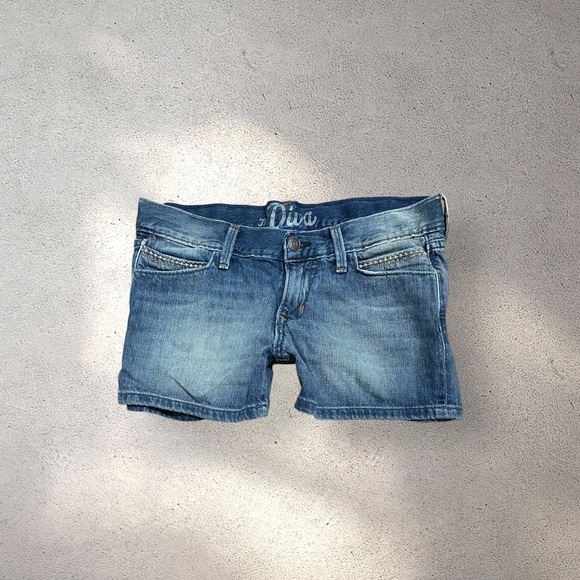 Old Navy "The Diva" Low Rise Denim Shorts - Picture 1 of 2